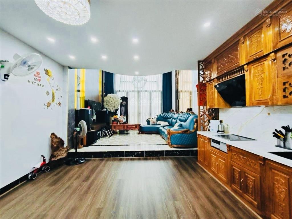 Phân lô hoàng cầu. ngõ thông, 2 ô tô tránh, vỉa hè kd. 50m ra mặt phố. nhà mới, thoáng, gara, 70m2