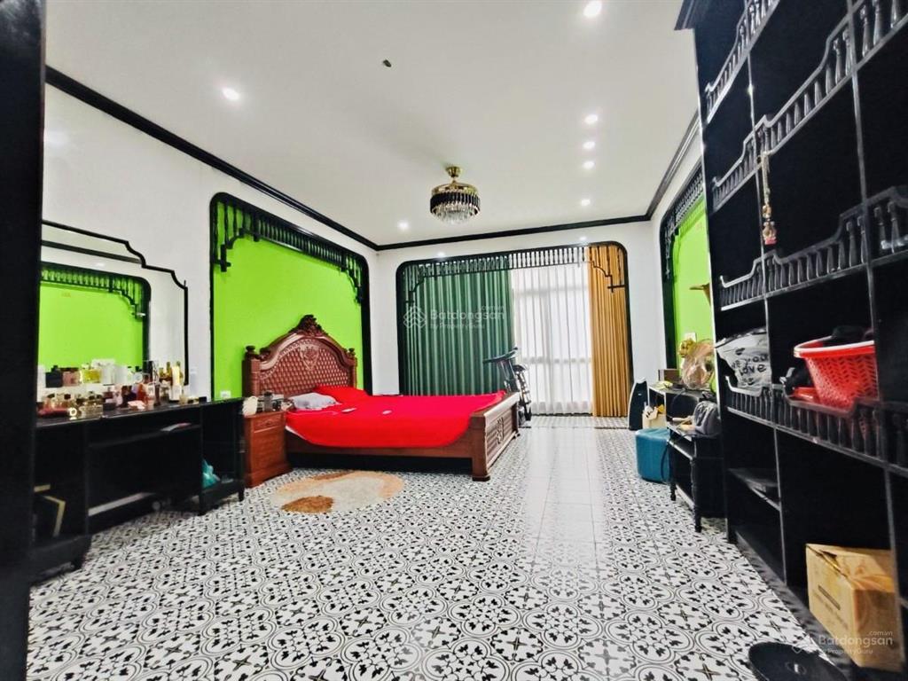 Phân lô hoàng cầu. ngõ thông, 2 ô tô tránh, vỉa hè kd. 50m ra mặt phố. nhà mới, thoáng, gara, 70m2