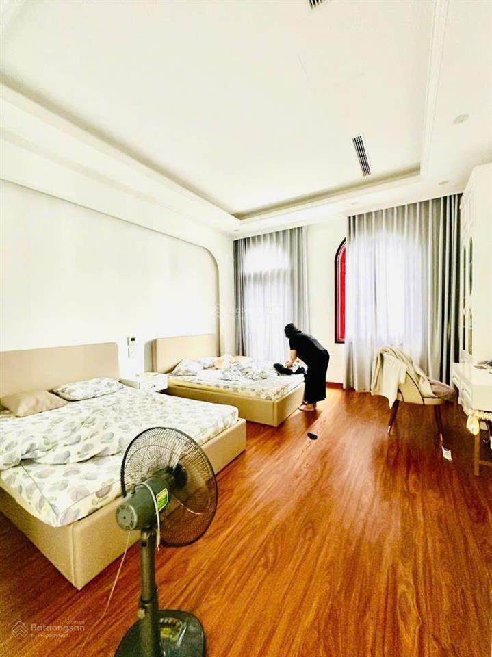 Phố vip phân lô nguyên hồng. ngõ 2 ô tô tránh, chạy vòng quanh, vỉa hè để xe, dân xây, full nt 68m2