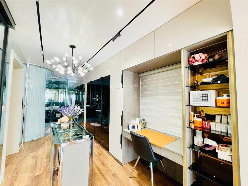 Mặt phố võ văn dũng. 45 chỗ tránh nhau, vỉa hè 4m, thông các ngả, nhà đẹp, thang máy, kdoanh, 57m2