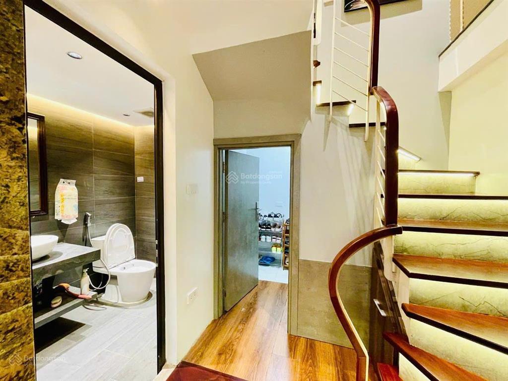 Mặt phố võ văn dũng. 45 chỗ tránh nhau, vỉa hè 4m, thông các ngả, nhà đẹp, thang máy, kdoanh, 57m2