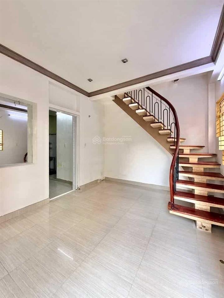 Nhà lô góc phan đình phùng  6.45 tỷ, dt 42m2, nhà c4, 2 tầng, shr hoàn công đủ.