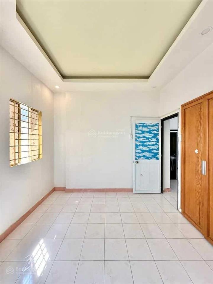 Nhà lô góc phan đình phùng  6.45 tỷ, dt 42m2, nhà c4, 2 tầng, shr hoàn công đủ.