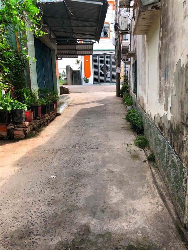 Di dân nên bán lại nhà cấp 4, giá 2 tỷ, diện tích ngang 8.8m dài 22. dt sdung 196,8m2
