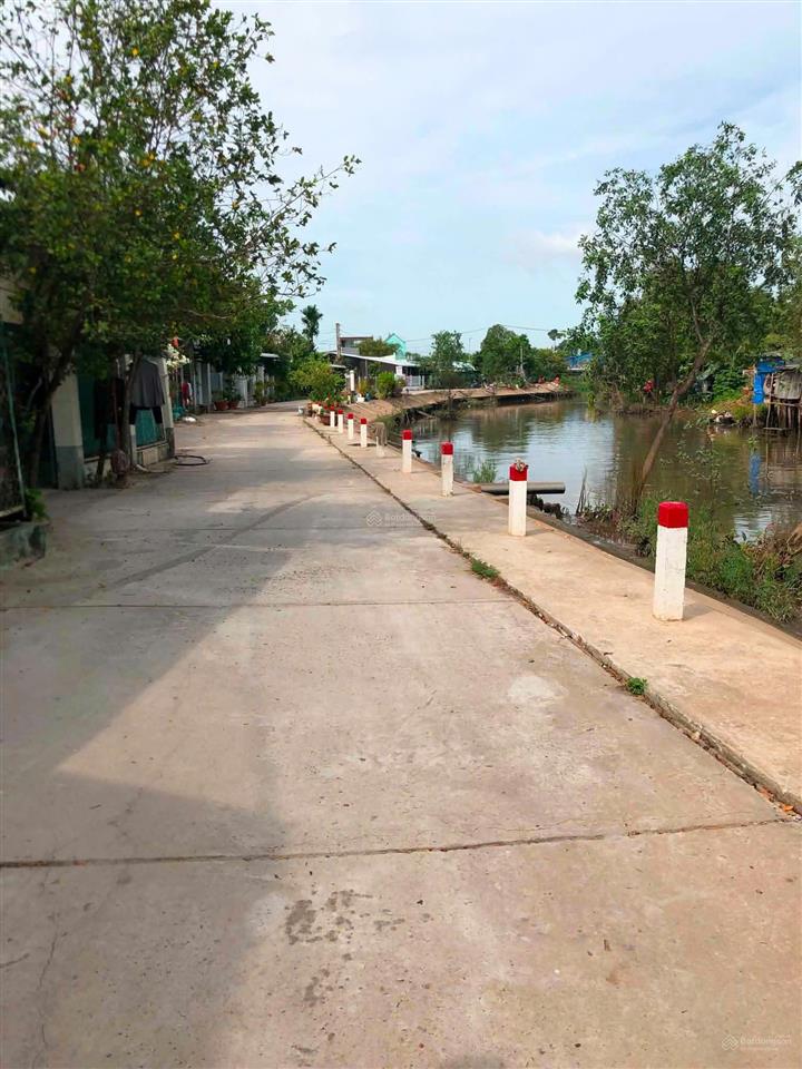 Di dân nên bán lại nhà cấp 4, giá 2 tỷ, diện tích ngang 8.8m dài 22. dt sdung 196,8m2