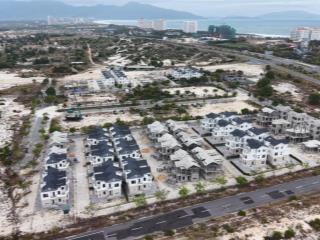 Biệt thự mhdi cam ranh, căn đơn lập 300m2  3 tầng  5pn. sổ hồng lâu dài. cách biển chỉ 800m