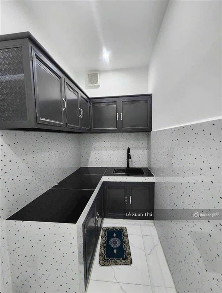 Giảm 400tr, bán gấp nhà lô góc 2 mặt tiền thái phiên q11, hxh, 4 tầng, 4.1x10m. giá 6.6 tỷ