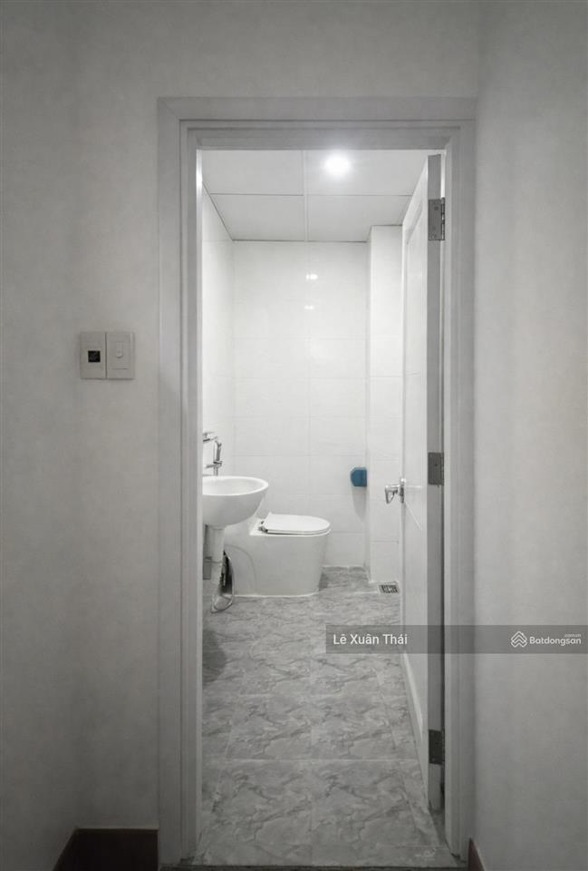 1 căn ra mt lãnh binh thăng 48m2 ngang 4m, 2 tầng, xe hơi đổ cửa. chỉ 6.6 tỷ