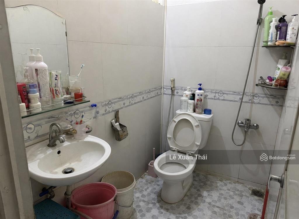 Phù hợp gđ 5 người, nhà 2t gần mặt tiền kênh tân hóa, 4x12m. giá 4.95 tỷ, ở ngay không sửa