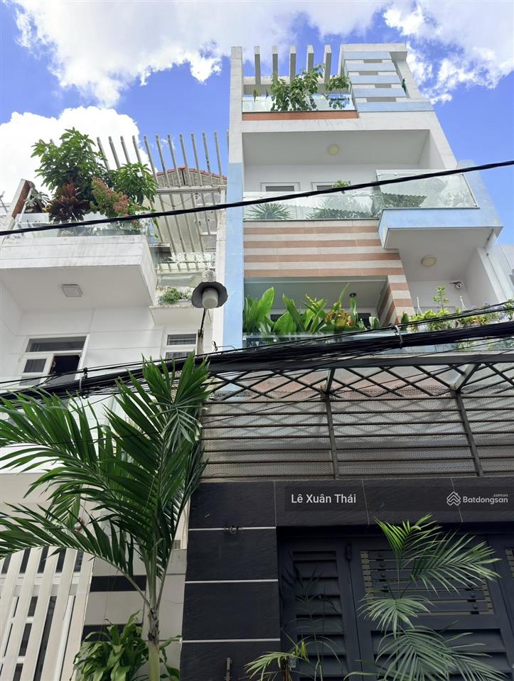 Giúp con khởi nghiệp, chủ bán bớt nhà 4t 76m2 mt 4.2m  lạc long quân p5 q11. chỉ 11.95 tỷ