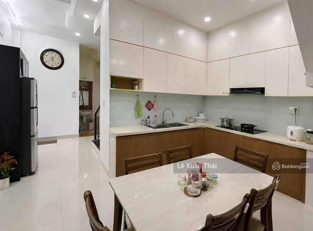 Lý tưởng cho gia đình 4 thành viên, nhà đẹp hẻm thẳng tắp 3t 42m² lãnh binh thăng q11  7.8 tỷ