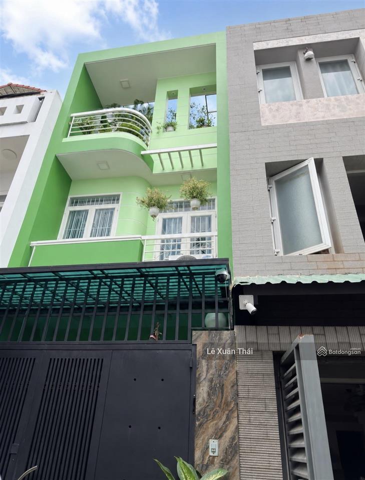 Lý tưởng cho gia đình 4 thành viên, nhà đẹp hẻm thẳng tắp 3t 42m² lãnh binh thăng q11  7.8 tỷ
