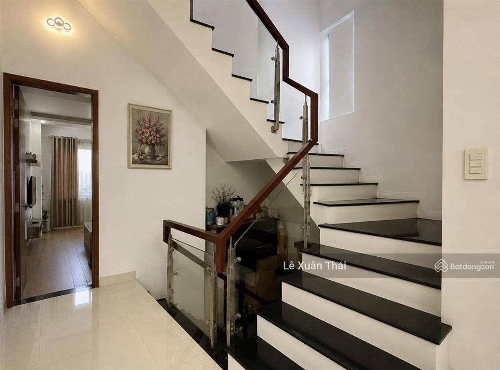 Lý tưởng cho gia đình 4 thành viên, nhà đẹp hẻm thẳng tắp 3t 42m² lãnh binh thăng q11  7.8 tỷ