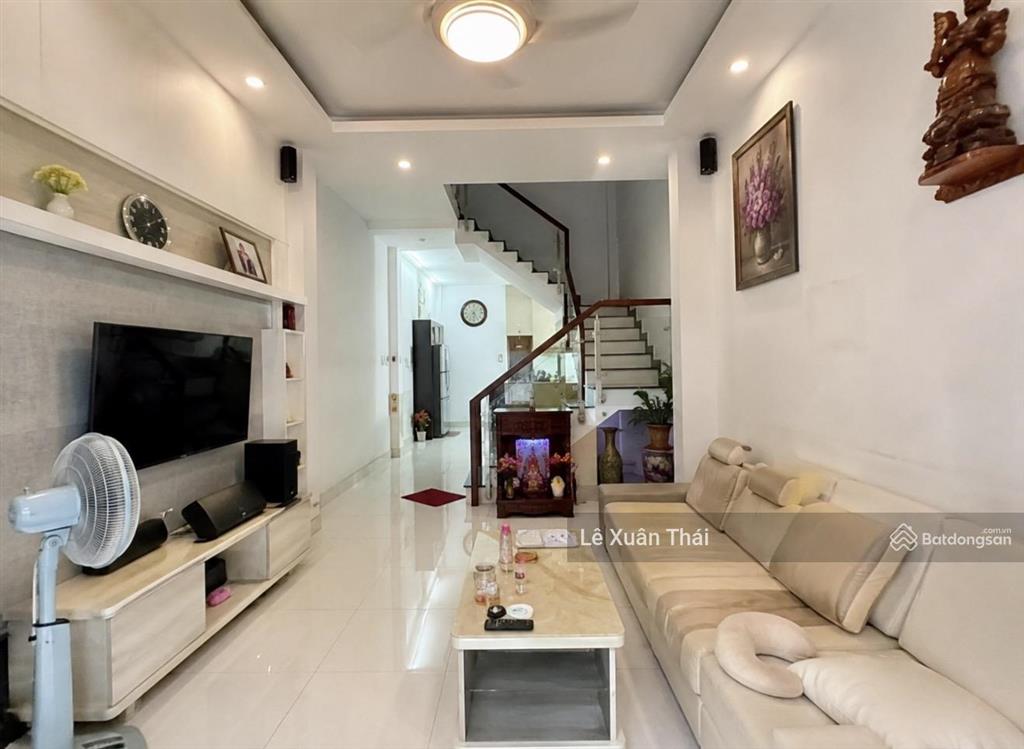 Lý tưởng cho gia đình 4 thành viên, nhà đẹp hẻm thẳng tắp 3t 42m² lãnh binh thăng q11  7.8 tỷ