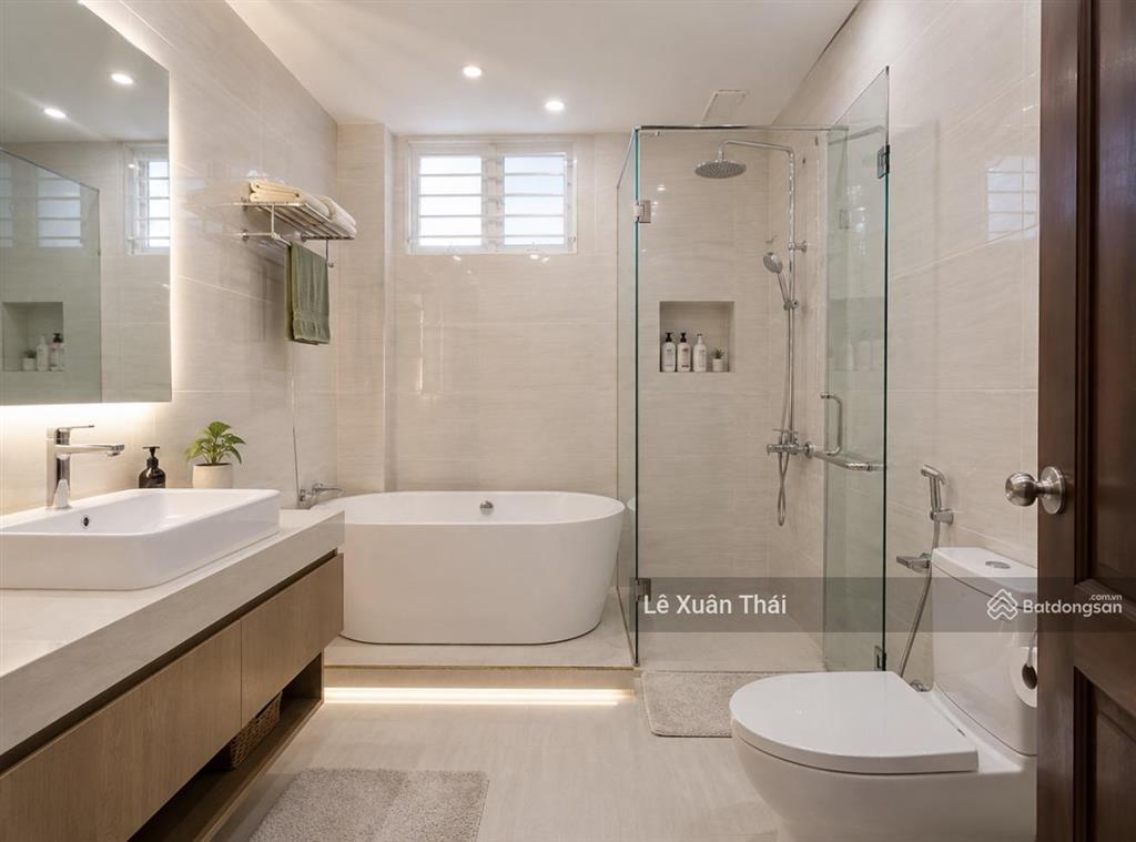 Định cư nước ngoài, chủ bán lại nhà đẹp 5 tầng âu cơ q11, hẻm thẳng  63m2. chỉ 11.45t