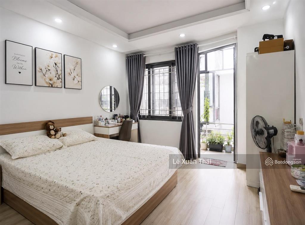 Chính chủ cần bán nhà nhật tảo q10 4 tầng 35m2 hẻm thông thẳng tắp  chỉ 7 tỷ.