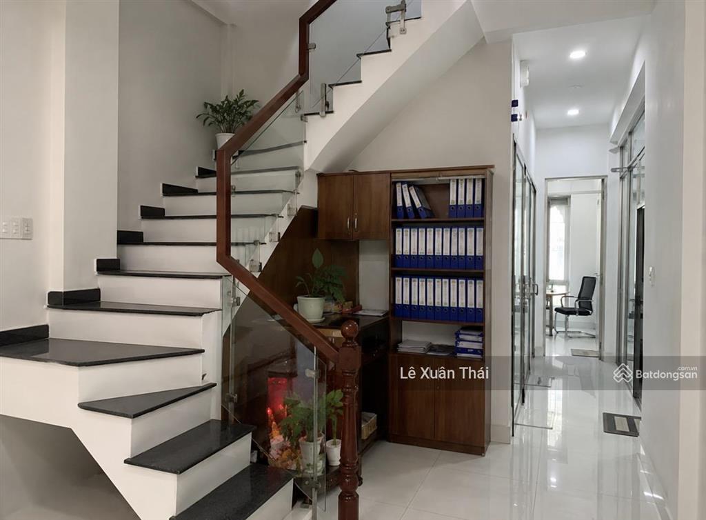 Sắp hết hđ thuê chủ bán căn nhà ni sư huỳnh liên  tân bình, 4 tầng 62m²  8,4 tỷ
