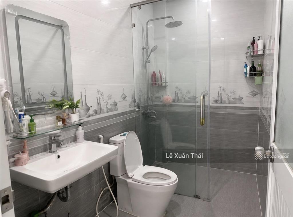 Sắp hết hđ thuê chủ bán căn nhà ni sư huỳnh liên  tân bình, 4 tầng 62m²  8,4 tỷ