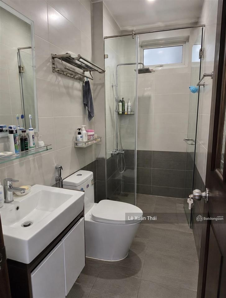 Cần bán nhà xóm đất q11 hẻm 6m ô tô vào nhà 42m² 4 tầng 7,8 tỷ. gần công viên