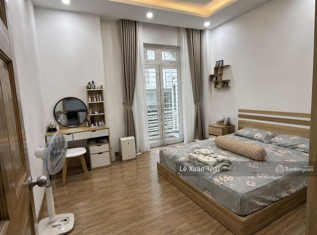 Cần bán nhà xóm đất q11 hẻm 6m ô tô vào nhà 42m² 4 tầng 7,8 tỷ. gần công viên