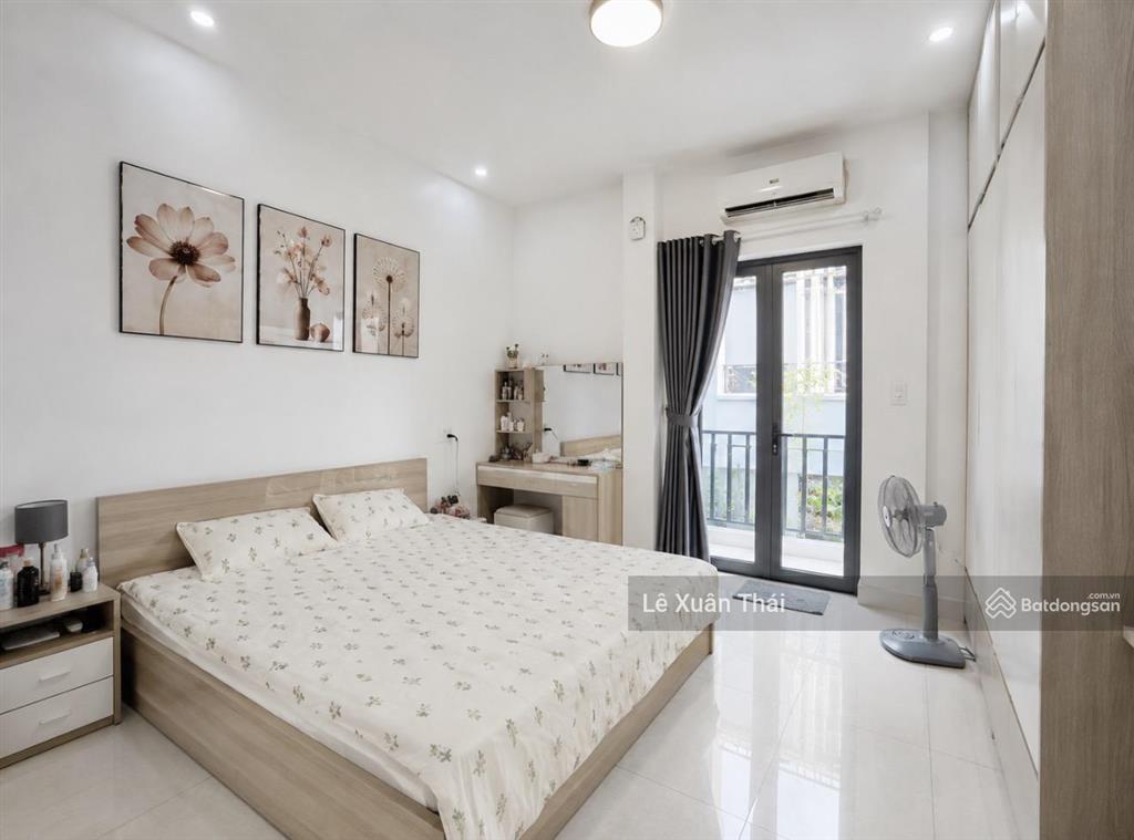 Cần bán nhà 3 tầng 48m², trung tâm 3/2 q10. chỉ 8.3t  đối diện nhà hát hòa bình