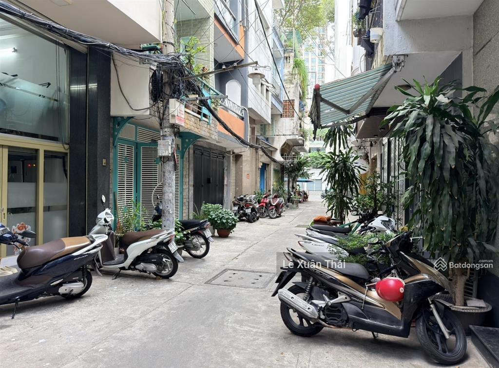 Cần bán nhà 3 tầng 48m², trung tâm 3/2 q10. chỉ 8.3t  đối diện nhà hát hòa bình