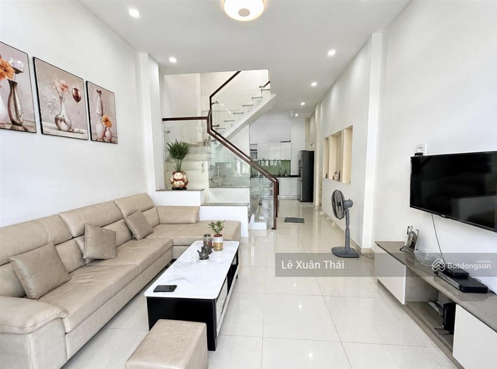 Cần bán nhà 3 tầng 48m², trung tâm 3/2 q10. chỉ 8.3t  đối diện nhà hát hòa bình