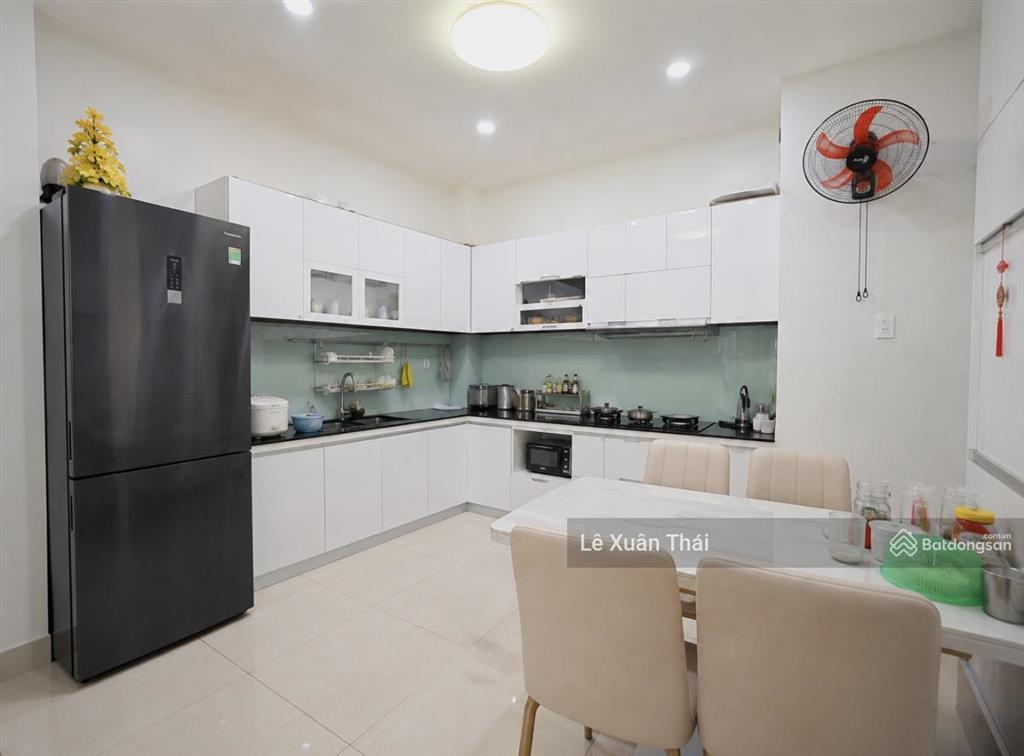 Cần bán nhà 3 tầng 48m², trung tâm 3/2 q10. chỉ 8.3t  đối diện nhà hát hòa bình