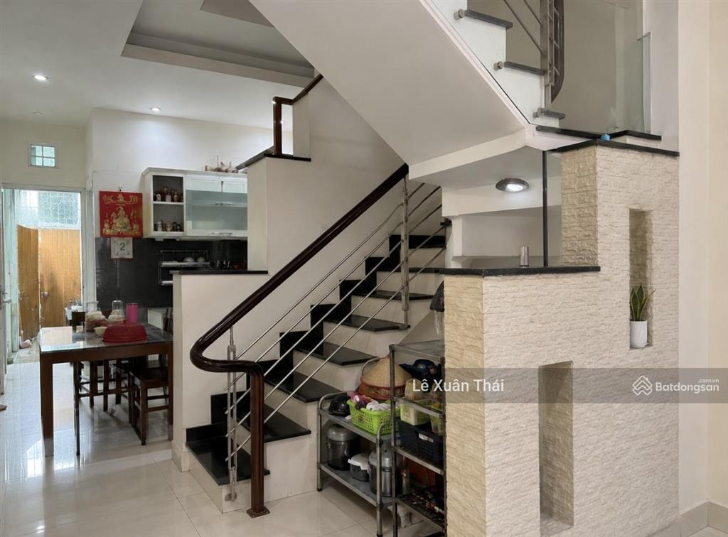 Cần bán nhà cao thắng q10 cạnh hà đô centrosa  52m2 hẻm thẳng ô tô thông. chỉ 9.3 tỷ.