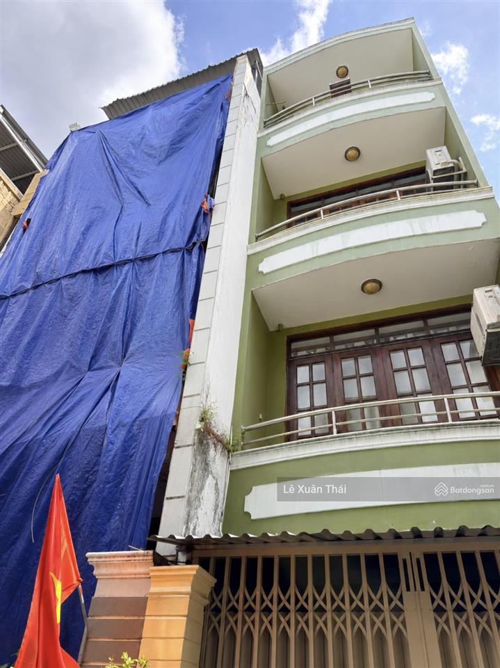 Cần bán nhà cao thắng q10 cạnh hà đô centrosa  52m2 hẻm thẳng ô tô thông. chỉ 9.3 tỷ.