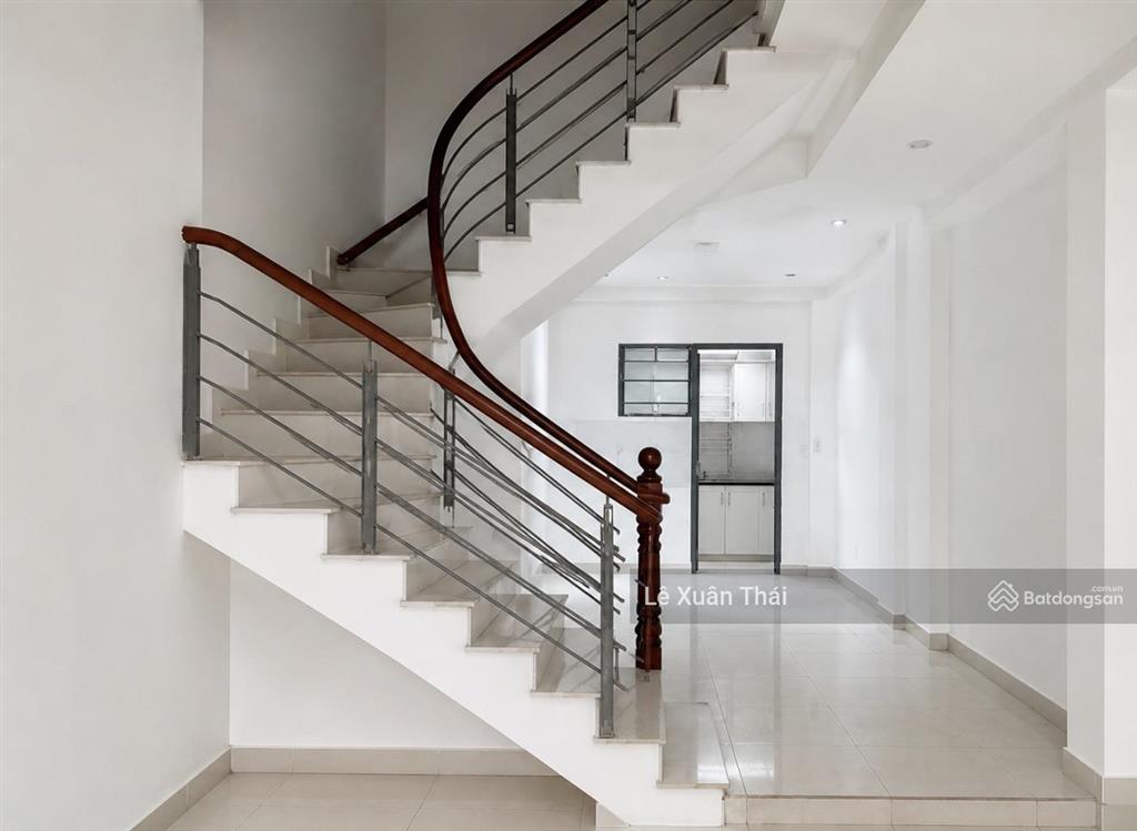 Cần bán nhà hẻm 3 tháng 2 q10  2 ô tô tránh nhau 4 tầng 48m2. chỉ 8.8 tỷ. gần hà đo
