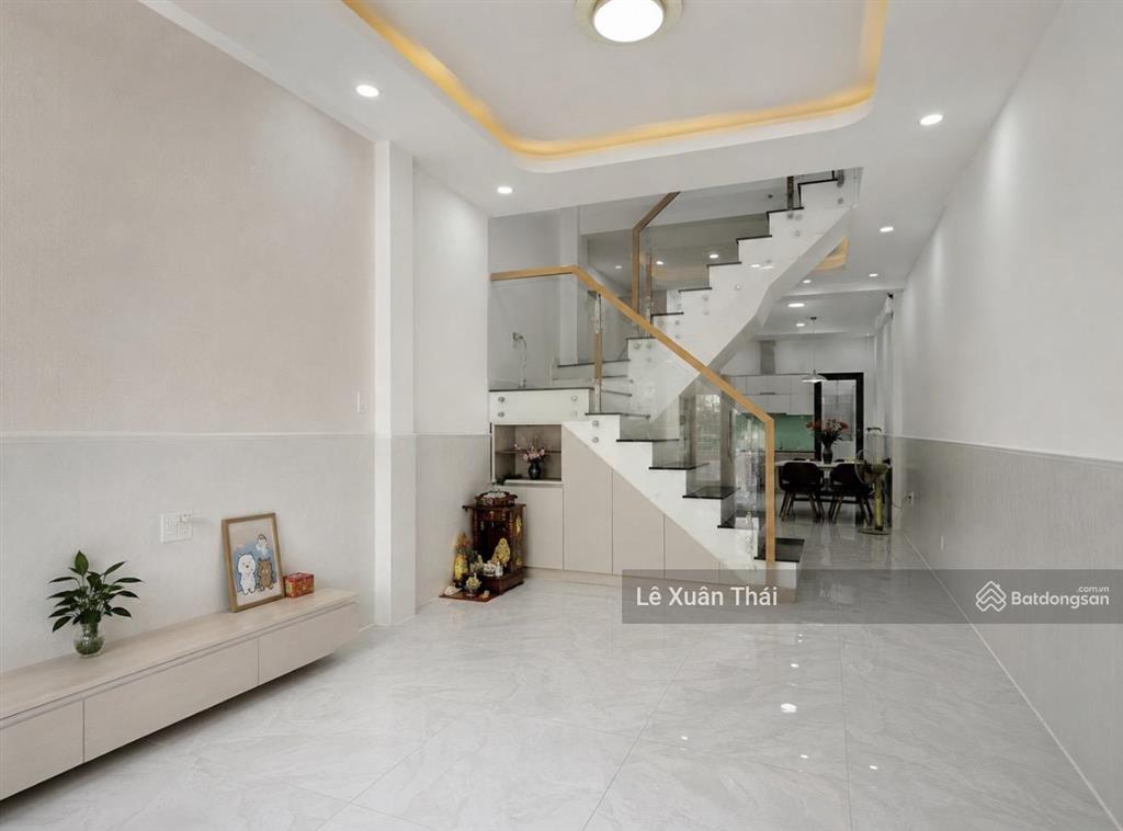 Nhỏ xinh lý tưởng cho gđ trẻ ở và kd giữa tt 3/2 q10, xe hơi tránh, dtsd 102m2. nhỉnh 6t