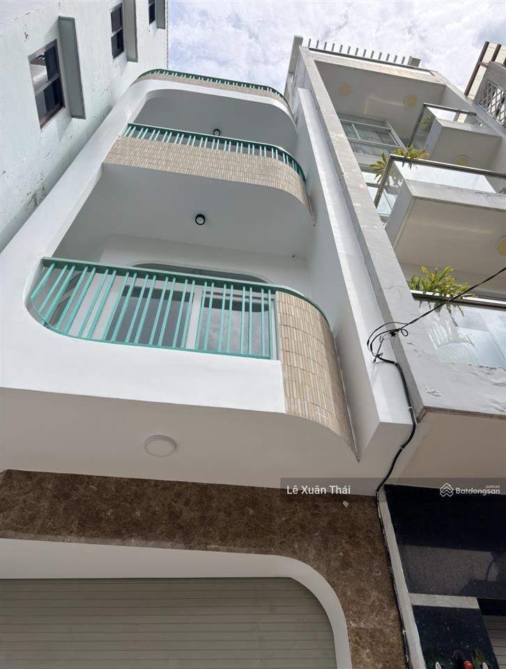 Nhỏ xinh lý tưởng cho gđ trẻ ở và kd giữa tt 3/2 q10, xe hơi tránh, dtsd 102m2. nhỉnh 6t