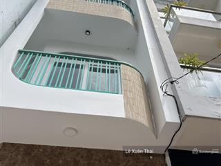 Nhỏ xinh lý tưởng cho gđ trẻ ở và kd giữa tt 3/2 q10, xe hơi tránh, dtsd 102m2. nhỉnh 6t