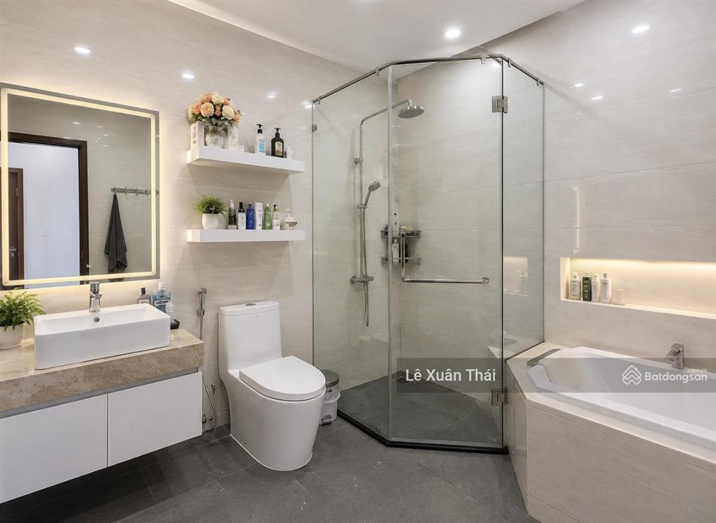 Cần bán nhà mặt tiền ngô gia tự q10 7 tầng 42m²  thang máy  full nội thất. giá 20,8 tỷ