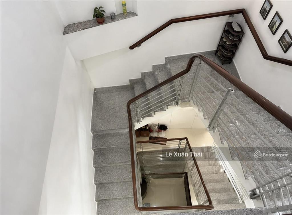 Cần bán nhà lạc long quân p5 q11 4 tầng 46m2, full nội thất. giá 7.95. gần đầm sen