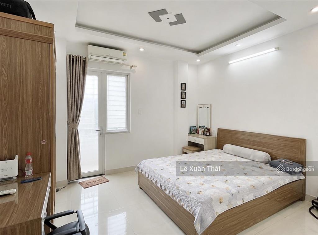 Cần bán nhà lạc long quân p5 q11 4 tầng 46m2, full nội thất. giá 7.95. gần đầm sen