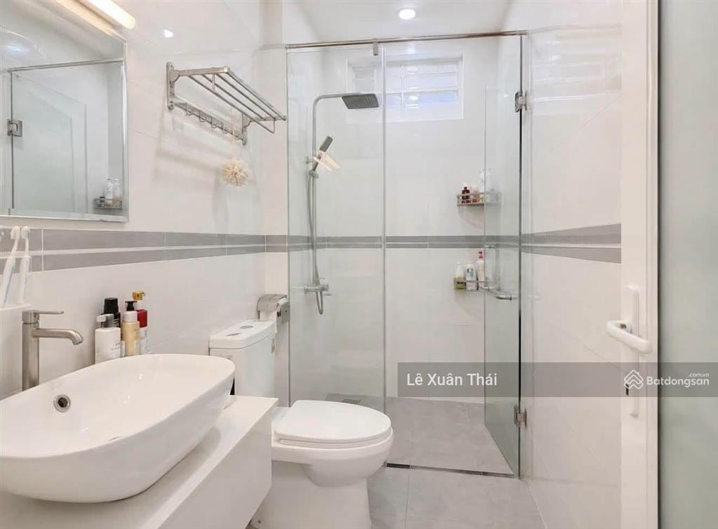 Bán nhà lạc long quân q11, 42m x 4t, mt 4.2m giá 8.2t, hxt thông, full nội thất xịn