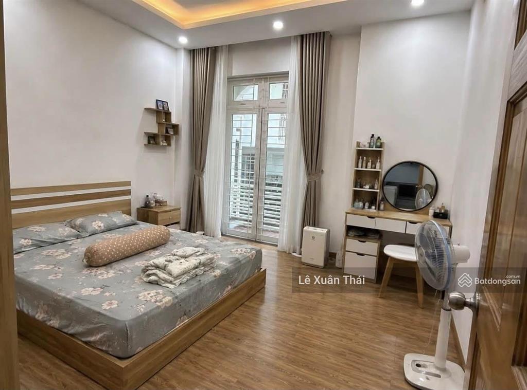 Bán nhà lạc long quân q11, 42m x 4t, mt 4.2m giá 8.2t, hxt thông, full nội thất xịn