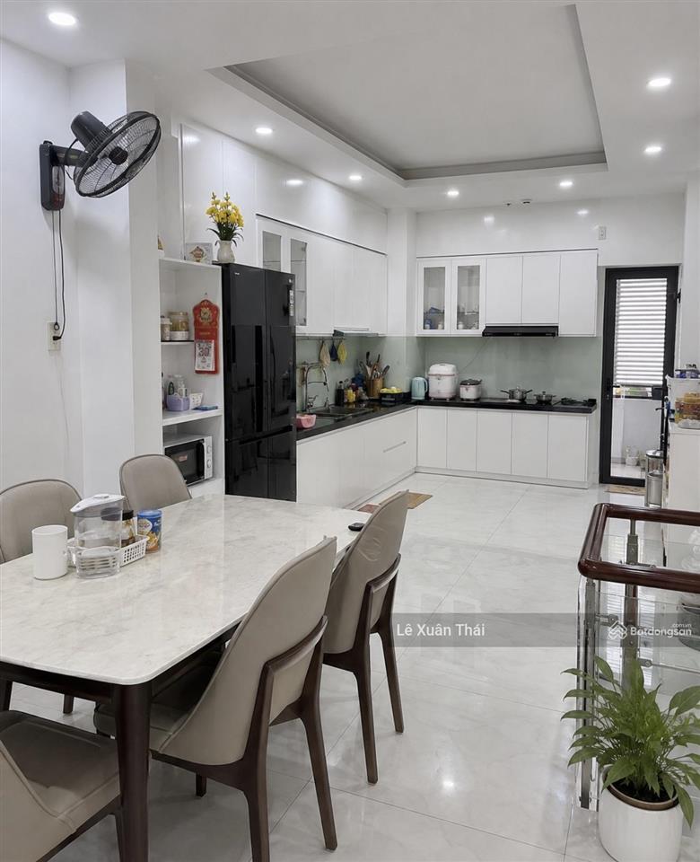 Bán nhà mt cửu long  cx bắc hải  q10 159m x 7t thang máy. 34t9  full nội thất