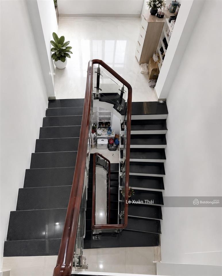 Bán nhà mt cửu long  cx bắc hải  q10 159m x 7t thang máy. 34t9  full nội thất
