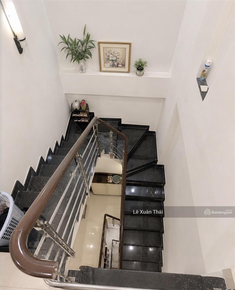 Nhà hxh có lề lạc long quân  q.11 39m2 x 4t  mt 4,2m. chỉ 8,1 tỷ  full nội thất