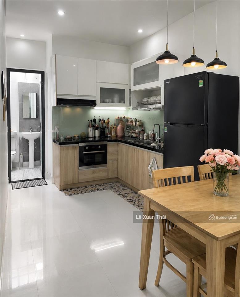 Đổi mt mở nhà thuốc, cần bán nhà âu cơ  q11 48m2 hẻm xe hơi. giá 5tỷ6  gần vx lê đại hành