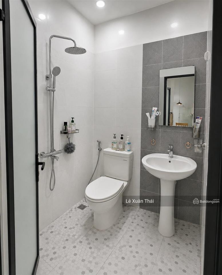 Đổi mt mở nhà thuốc, cần bán nhà âu cơ  q11 48m2 hẻm xe hơi. giá 5tỷ6  gần vx lê đại hành
