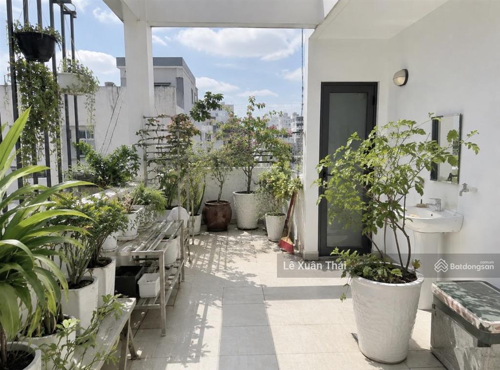 Cần bán nhà âu cơ q11, 42m x 4 tầng, giá 8t2, hẻm xe tải thông. nhà đẹp ở ngay không sửa