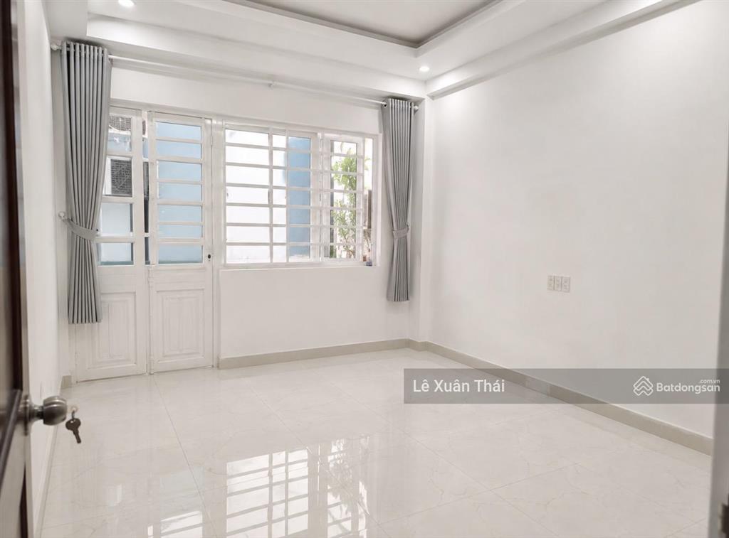 Cần bán nhà âu cơ q11, 42m x 4 tầng, giá 8t2, hẻm xe tải thông. nhà đẹp ở ngay không sửa