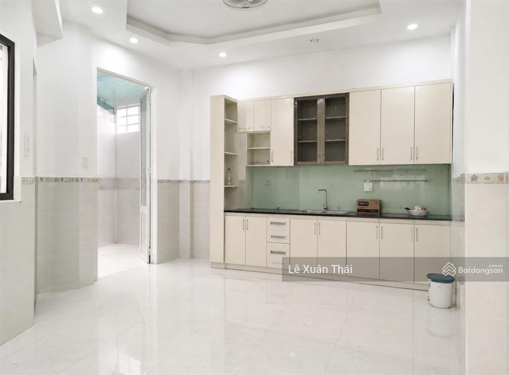 Cần bán nhà âu cơ q11, 42m x 4 tầng, giá 8t2, hẻm xe tải thông. nhà đẹp ở ngay không sửa