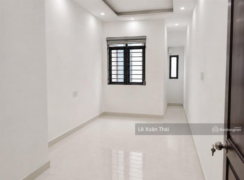 Cần bán nhà âu cơ q11, 42m x 4 tầng, giá 8t2, hẻm xe tải thông. nhà đẹp ở ngay không sửa