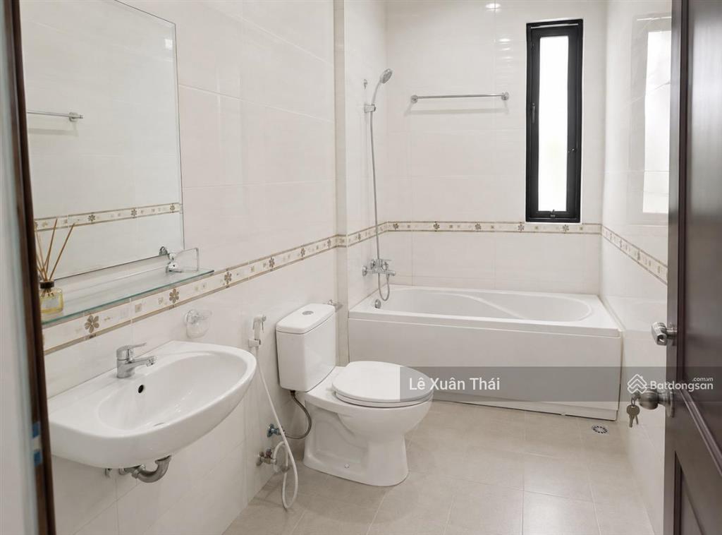 Cần bán nhà âu cơ q11, 42m x 4 tầng, giá 8t2, hẻm xe tải thông. nhà đẹp ở ngay không sửa