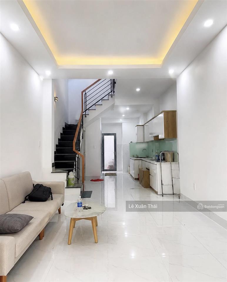 Cần bán nhà lạc long quân q11, 38m2 x 3 tầng  mt 4m, giá 7t8, hxt thông, gần cv đầm sen